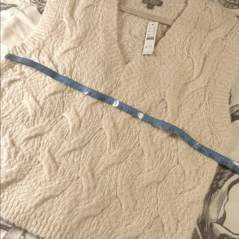 J.Crew Relaxed cable knit V neck sweater vest BV371